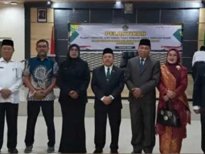 Kakanwil Kemenag Propinsi Riau Melantik Kepala MTsN 3 Kampar di Aula Kantor Kementerian Agama Prop. Riau