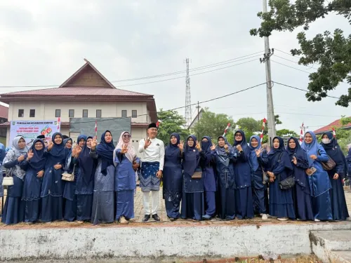 Semarak HUT ke-69 Riau, GTK MTsN 3 Kampar Ikuti Apel Bersama di Kantor Camat Kampar