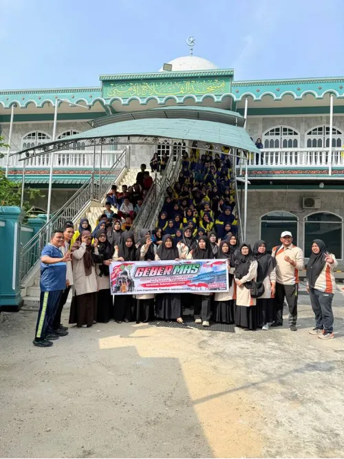 Tingkatkan Kepedulian Lingkungan, MTsN 3 Kampar Gelar Aksi "GEBERMAS" (Gerakan Bersih Masjid)