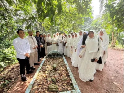 Ziarah ke Makam Panglima Khatib, MTsN 3 Kampar Tutup Rangkaian Kegiatan Sambut HUT RI